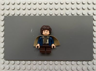 lego Lord of the rings/hobbit lor012 Peregrin Took (Pippin) minifigure- Dark Blue Jacket, Olive Green Cape