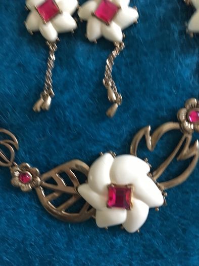 Johnny Loves Rosie Statement Necklet and Earrings