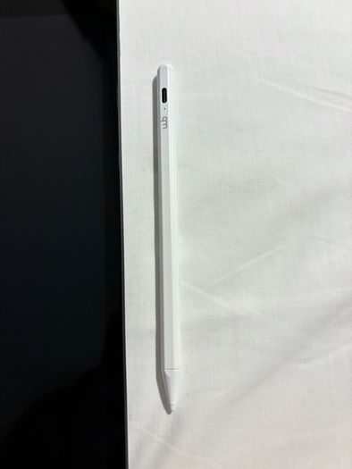 Apple iPad 9th Generation Space Grey 64GB + WB Pen + USB-C to Lightning Cable