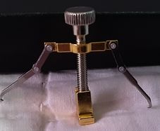 Ingrow toenail lifter