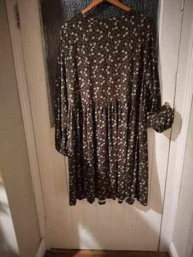 New look Curves mixed floral Dress, round neck long sleeves, green mix floralprint Smock dress  like new