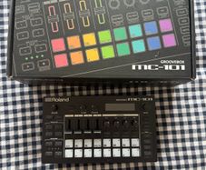 Roland MC-101