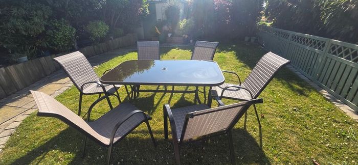 Table and 6 chairs