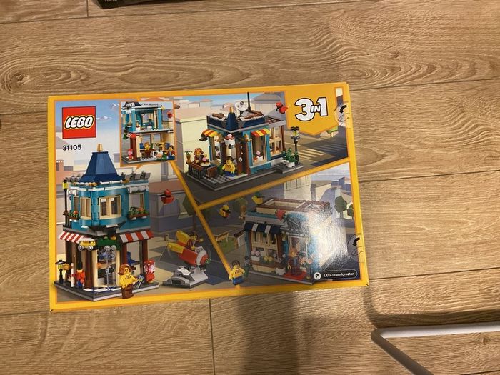Lego 31105 - Townhouse Toy Store