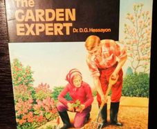 1986. The Garden Expert. Dr. D.G . Hessayon.