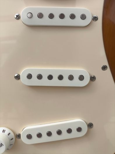 LEFT HANDED Squier Affinity Strat + Marshall Amp Bundle