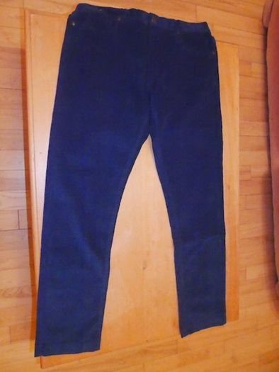 Men's cords. New. Dark blue. W34 L32.