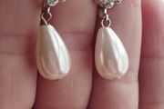 Elegant drop pearl earrings.