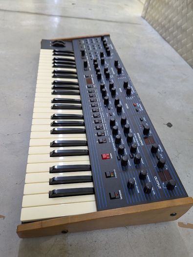 Dave Smith Instruments - OB6