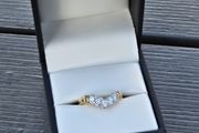 18ct Yellow Gold Diamond 5 Stone Wishbone Ring