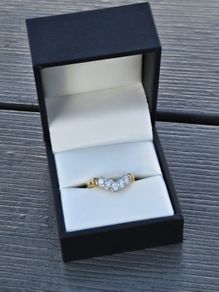 18ct Yellow Gold Diamond 5 Stone Wishbone Ring