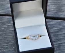 18ct Yellow Gold Diamond 5 Stone Wishbone Ring