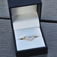 18ct Yellow Gold Diamond 5 Stone Wishbone Ring
