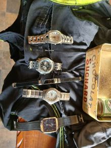 gents watchs need batterys ....