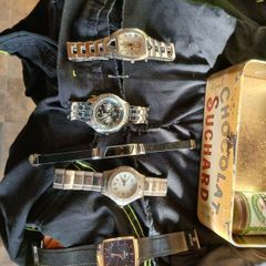 gents watchs need batterys ....