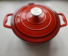 Cast Iron Cassarole NEW Nevin Maguire NEVER USED