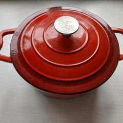 Cast Iron Cassarole NEW Nevin Maguire NEVER USED