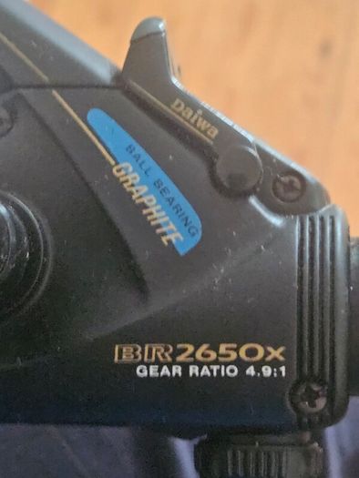 Daiwa BR2650X graphite baitrunner/spinning fishing reel with a 4.9:1 gear ratio. IN GOOD CONDITION.  SEE PHOTOS FOR SAME