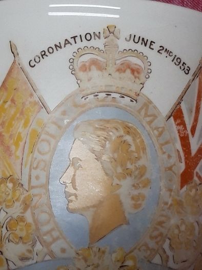 QUEEN ELIZABETH ll / Coronation June 2nd 1953 Mug / Prince William Royal wedding to Catherine Middleton 29th April  2011 Mug