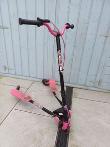 3 wheeled flicker scooter