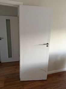 3 standard doors & handles available