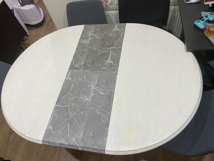 Dining  table extendable free
