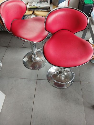 High stools chairs x3