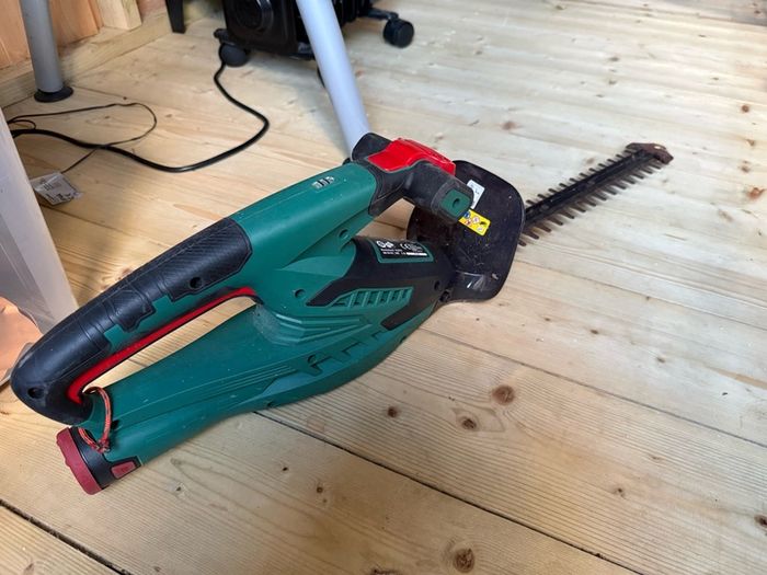 12V Hedge Trimmer
