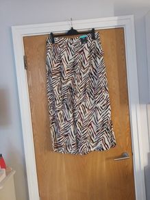 M&S Wide Leg -  Cropped Length  Trousers.   S. 14 Regular.  B.N.W.T