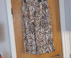 M&S Wide Leg -  Cropped Length  Trousers.   S. 14 Regular.  B.N.W.T