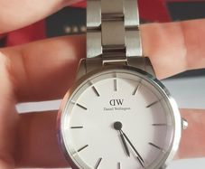 Daniel Wellington Watch 250e Retail Price