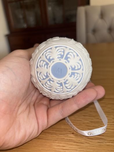 Wedgewood Christmas Carollers Bauble