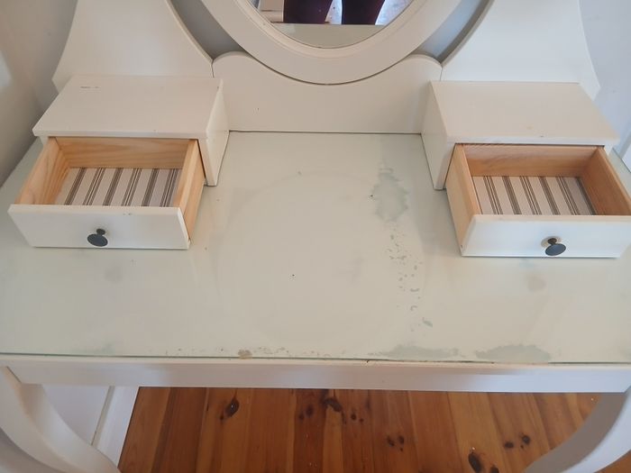 dressing table