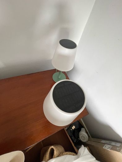 2 solar lamps