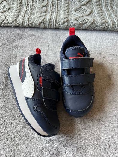 Boy trainers UK7-EU24