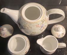 Teapot, sugar bowl & milk jug set
