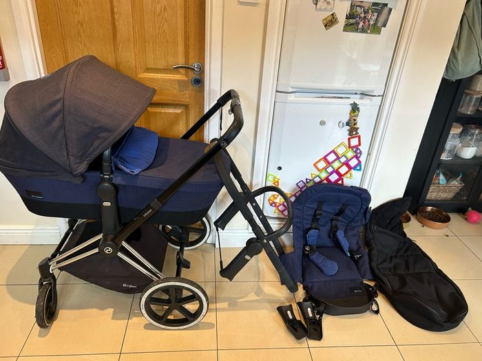 Cybex Priam buggy with 2 in 1 light seat