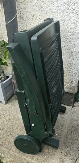 folding sun lounger