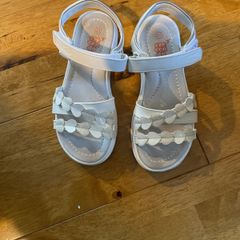 girls sandals white with hearts
