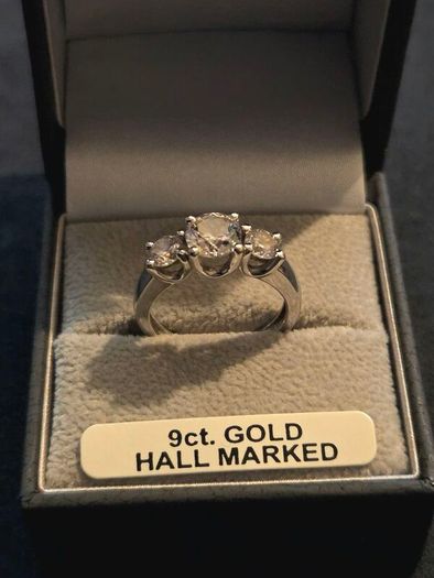 9ct White Gold Ring