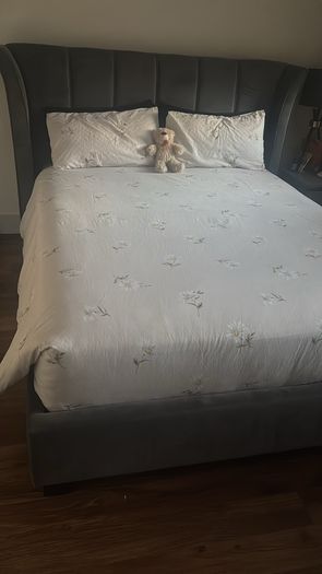 Reduced kingsize bed frame with matching curtains and leather armchair