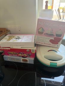 Baking & Kitchen - cake moulds, cake pop moulds, donut maker, cookie cutter sets, french fry cutter