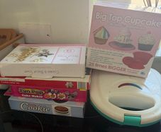 Baking & Kitchen - cake moulds, cake pop moulds, donut maker, cookie cutter sets, french fry cutter