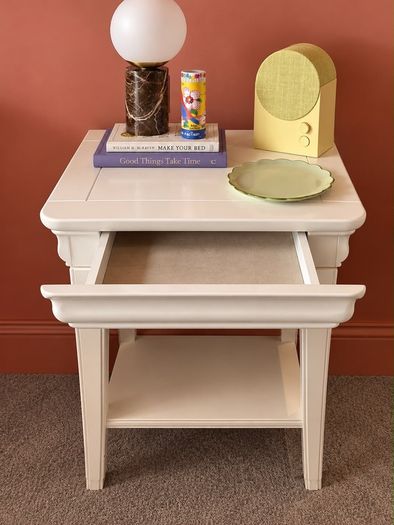 Dressing Table and 2 Matching Bedside Lockers
