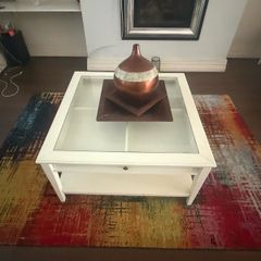 White centre transparent table