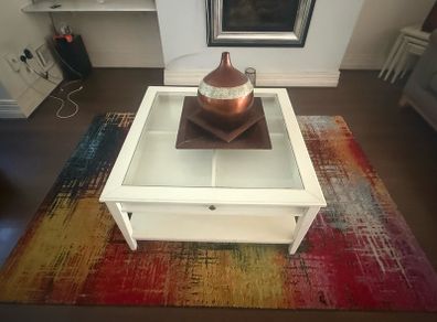 White centre transparent table