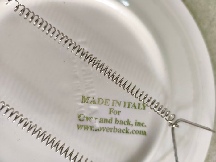 Hinging wall plate MADE IN ITALY .