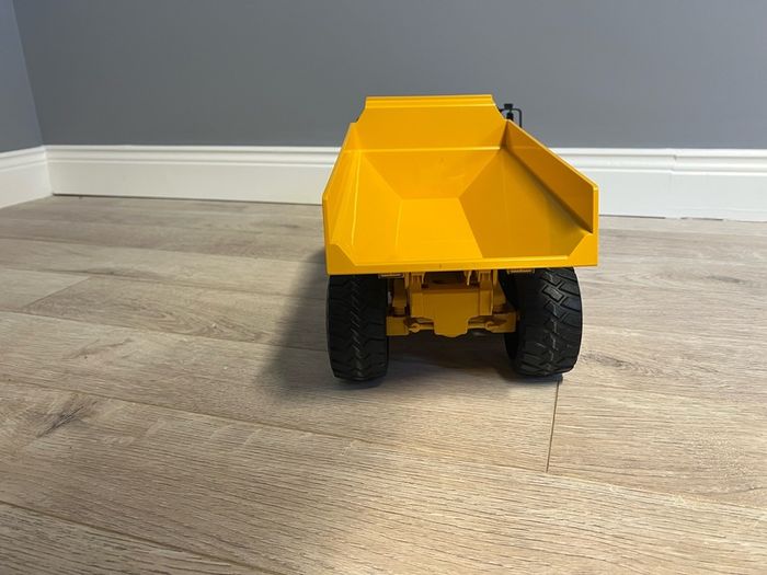 Bruder Volvo Dumper