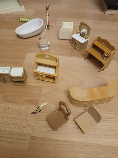 Sylvanians dolls house + furniture