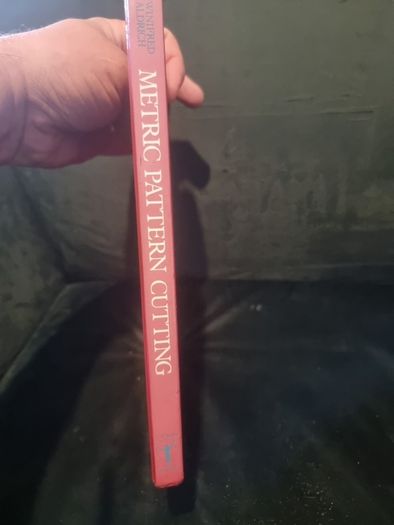 Metric Pattern Cutting (Hardcover)